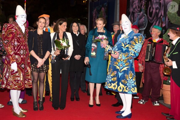 La princesse Stéphanie de Monaco, sa fille Pauline Ducruet, le prince Albert et la princesse Charlene arrivent pour la représentation du 21 janvier 2014 au 38e Festival International du Cirque de Monte-Carlo, marquée par la remise des prix du Festival, les Clowns d'or, d'argent et de bronze.