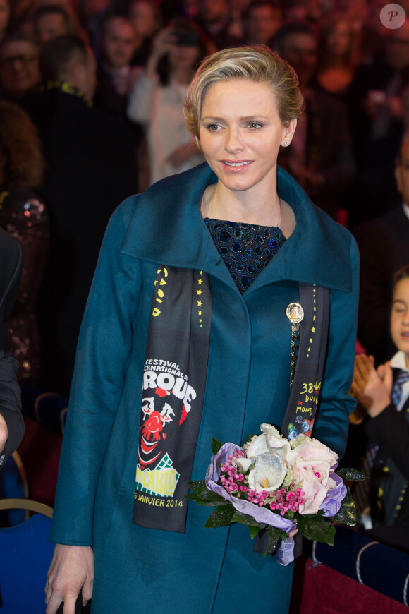 La princesse Charlene de Monaco arrivant pour la représentation du 21 janvier 2014 au 38e Festival International du Cirque de Monte-Carlo, marquée par la remise des prix du Festival, les Clowns d'or, d'argent et de bronze.