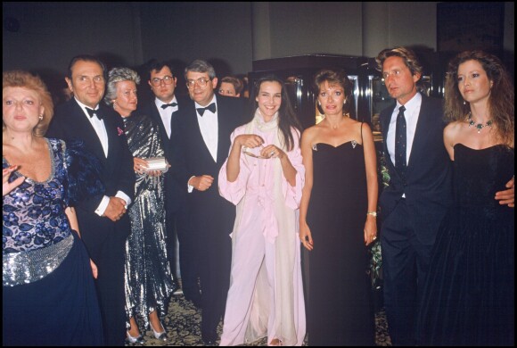 Régine avec Carole Bouquet et ses amis