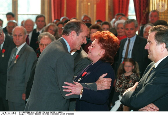 Régine décorée chevalier de la Légion d'Honneur par le président Jacques Chirac
