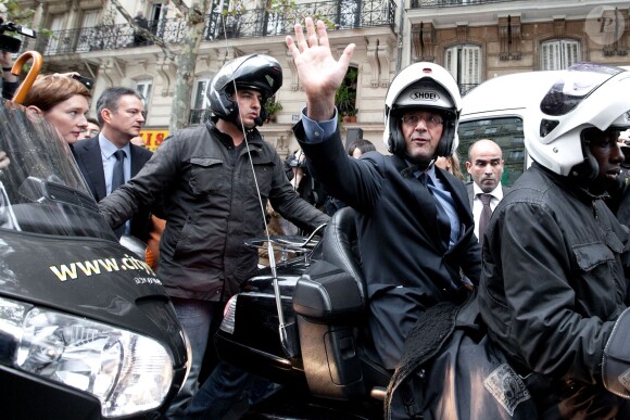 François Hollande, en octobre 2011, toujours à scooter