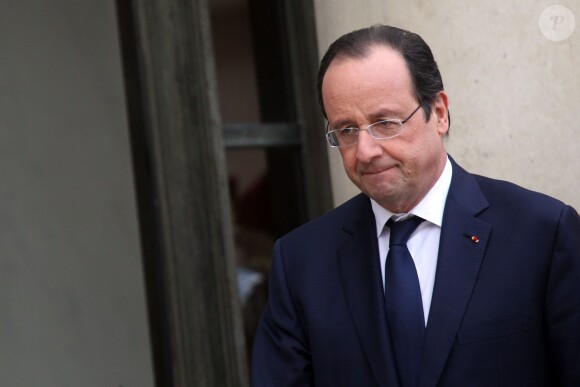 Le président François Hollande reçoit le prince héritier d'Abu Dhabi, Mohammed bin Zayed al-Nahyan, au palais de l'Elysée à Paris. Le 16 janvier 2014