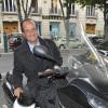 Francois Hollande sur son scooter à Paris le 30 mai 2011. 