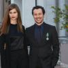 Stefano Accorsi pose officiellement avec sa compagne Bianca Vitali, 22 ans, lors de la remise des insignes de chevalier de l'ordre des Arts et des Lettres à l'ambassade de France à Rome, le 21 janvier 2014.