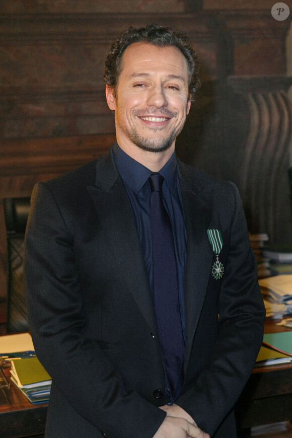 Stefano Accorsi a reçu les insignes de chevalier de l'ordre des Arts et des Lettres à l'ambassade de France à Rome, le 21 janvier 2014.