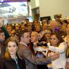 Letizia a fait dressé bon nombre de smartphones... La princesse Letizia et le prince Felipe d'Espagne prenaient part à l'inauguration du FITUR, le Salon international du tourisme de Madrid, le 22 janvier 2014