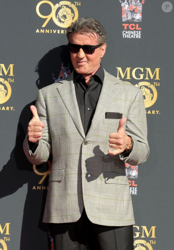 Sylvester Stallone fête les 90 ans de la Metro-Goldwyn-Mayer lors de la cérémonie des empreintes de la MGM devant le TCL Chinese Theatre le 22 janvier 2014 à Los Angeles.
