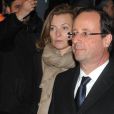 François Hollande et Valérie Trierweiler à la sortie de la synagogue Nazareth à Paris, le 19 mars 2012