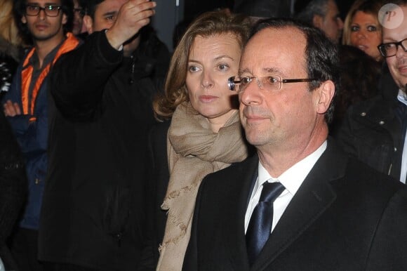 François Hollande et Valérie Trierweiler à la sortie de la synagogue Nazareth à Paris, le 19 mars 2012