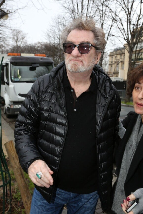 Exclusif - Eddy Mitchell arrivant à l'enregistrement de l'émission Vivement dimanche le 22 janvier 2014 à Paris