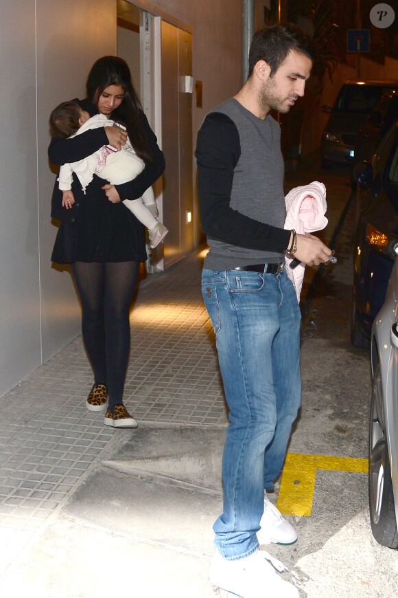 Ces Fabregas, sa compagne Daniella Semaan et leur fille Lia à l'anniversaire de Milan, le bébé de la chanteuse Shakira et de Gerard Piqué, à Barcelone le 23 janvier 2014