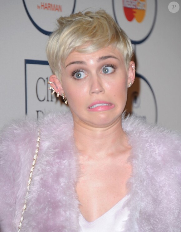 Miley Cyrus sur le red carpet du Clive Davis Pre-Grammy Gala à Beverly Hills, le 25 janvier 2014.