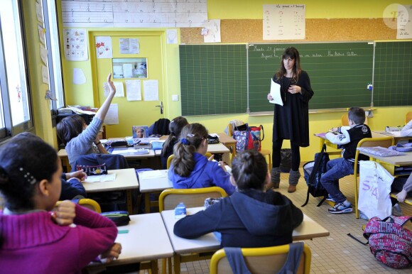 Exclusif - L'actrice Astrid Veillon participe à la campagne Lecture pour tous à l'ecole primaire de Caucade à Nice le 21 janvier 2014.