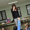 Exclusif - Astrid Veillon participe à la campagne Lecture pour tous à l'école primaire de Caucade à Nice le 21 janvier 2014.