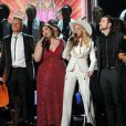 Macklemore et Ryan Lewis, Mary Lambert, Madonna et Queen Latifah ont célébré le mariage de 33 couples durant la cérémonie des Grammy Awards, le 26 janvier 2014.