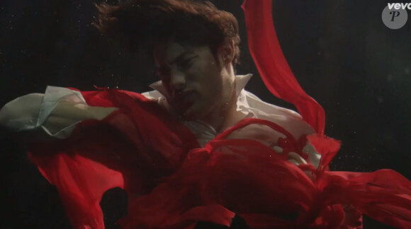 Image extraite du clip "L'équilibre" de Kyo paru en janvier 2014.