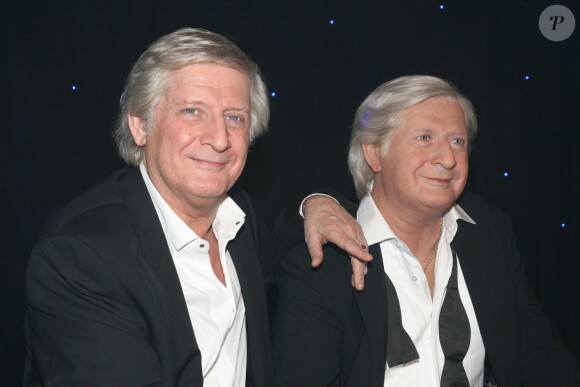 Patrick Sébastien inaugure son double de cire au Musée Grévin à Paris le 29 janvier 2014.