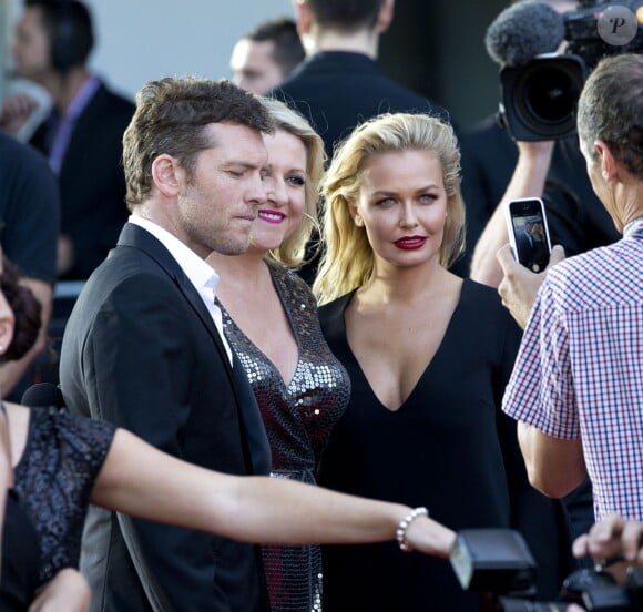 Lara Bingle et Sam Worthington amoureux aux Annual AACTA Awards à Sydney, le 30 janvier 2014.