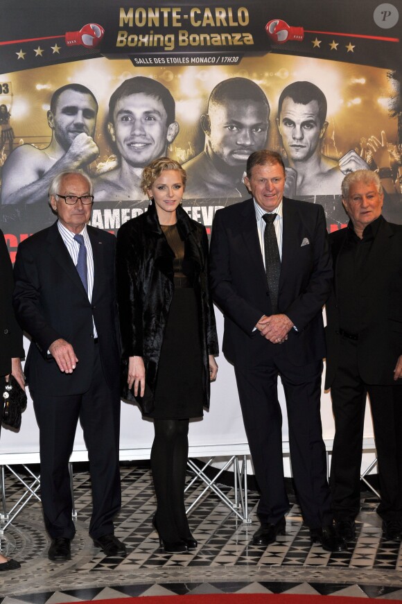 La princesse Charlene de Monaco a assisté au championnat du monde WBA des poids moyens entre Gennady Golovkin et Osumanu Adama au côté de son père Michael Wittstock dans la salle des Etoiles du Sporting de Monte-Carlo, à Monaco le 1er février 2014