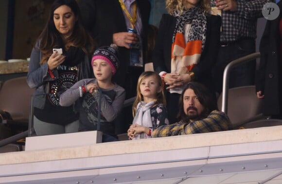 Dave Grohl et sa famille lors du 48e Super Bowl entre les Broncos de Denver et les Seahawks de Seattle, le 2 février 2013 au Metlife Stadium de New York à East Rutherford, dans le New Jersey