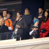 Michael Douglas, Catherine Zeta-Jones et leurs enfants lors du 48e Super Bowl entre les Broncos de Denver et les Seahawks de Seattle, le 2 février 2013 au Metlife Stadium de New York à East Rutherford, dans le New Jersey