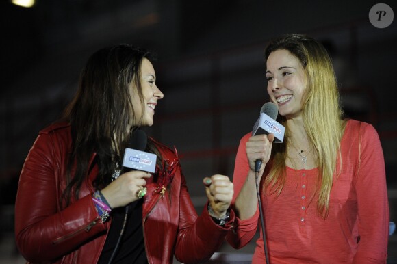 Marion Bartoli et Alizé Cornet lors de la finale de l'Open GDF-Suez qui opposait Anastasia Pavlyuchenkova et Sarah Errani, le 2 février 2014 au stade Pierre de Coubertin à Paris