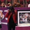 Marion Bartoli, en larmes, reçoit un hommage de la WTA après la finale de l'Open GDF-Suez qui opposait Anastasia Pavlyuchenkova et Sarah Errani, le 2 février 2014 au stade Pierre de Coubertin à Paris