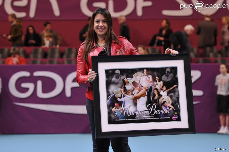 Marion Bartoli lors d&#039;un hommage que lui rendait la WTA après la finale de l&#039;Open GDF-Suez qui opposait Anastasia Pavlyuchenkova et Sarah Errani, le 2 février 2014 au stade Pierre de Coubertin à Paris