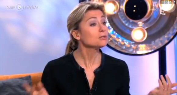 Anne-Sophie Lapix dans "C à vous" sur France 5 le 3 février 2014.