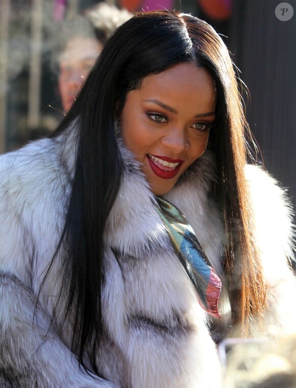 Rihanna, ravissante à la sortie du magasin M.A.C à Broadway. New York, le 29 janvier 2014.