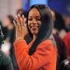 Rihanna, radieuse ambassadrice de bonne volontée pour M.A.C et sa campagne Viva Glam, sur le plateau de Good Morning America à New York. Le 29 janvier 2014.