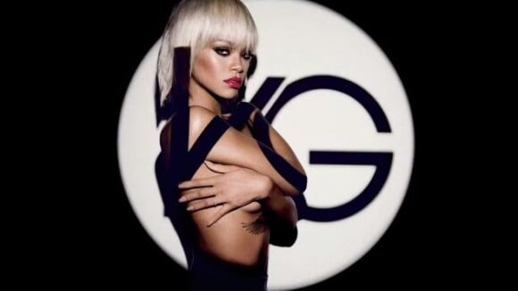 Rihanna : Fatale, sexy et topless pour M.A.C Viva Glam