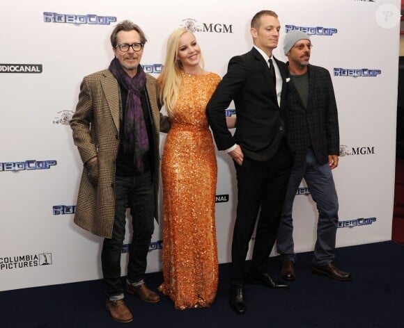 Gary Oldman, Joel Kinnaman, Abbie Cornish et Jose Padhila lors de la première de RoboCop au BFI IMAX, Waterloo, Londres, le 5 février 2014.