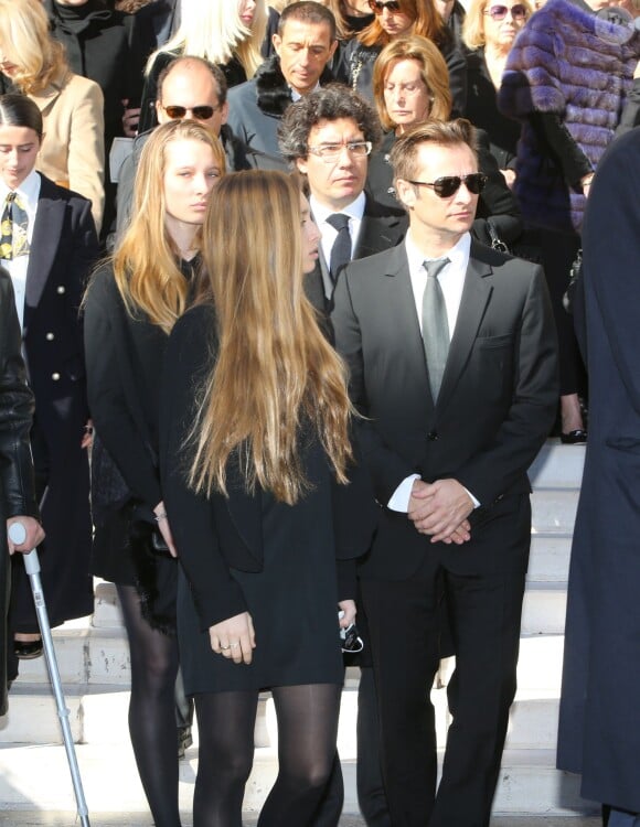 David Hallyday et ses filles Ilona et Emma aux obsèques de Michel Pastor en l'église Saint-Charles à Monaco le 06 février 2014