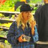 Rita Ora et son boyfriend Calvin Harris font des courses à Whole Foods de Los Angeles, le 6 février 2014.