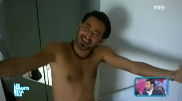 L'animateur-star Cyril Hanouna invité dans "Les enfants de la télé", vendredi 7 février. Une ancienne vidéo de lui, dénudé, a été diffusée lors de l'émission.