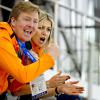 Le roi Willem-Alexander et la reine Maxima des Pays-Bas se sont enflammés le 9 février 2014 aux JO de Sotchi pour la médaille d'or de la patineuse Irene Wust sur 3 000 mètres sur l'anneau d'Adler.