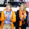 Le roi Willem-Alexander des Pays-Bas et la reine Maxima, le 8 février 2014 aux JO de Sotchi, ont pu admirer l'exploit des patineurs néerlandais, qui sont montés à trois sur le podium du 5000 mètres remporté par Sven Kramer.