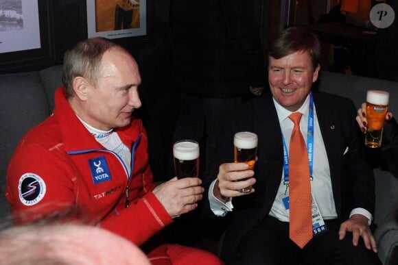 Vladimir Poutine est venu boire une bière à la Holland Heineken House, où il a retrouvé le roi Willem-Alexander des Pays-Bas et son épouse la reine Maxima, le 9 février 2014 lors des JO de Sotchi.