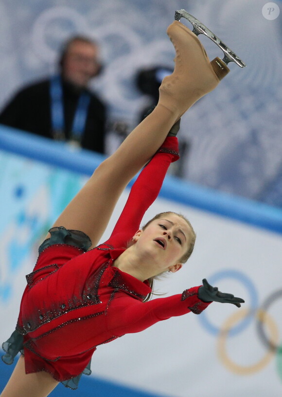 La jeune patineuse Yulia Lipnitskaya a ébloui l'Iceberg de Sotchi lors de l'épreuve de patinage artistique par équipes, offrant à la Russie sa première médaille d'or des Jeux olympiques, le 9 février 2014