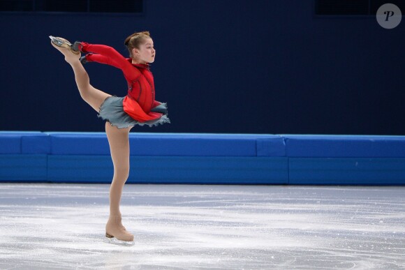 Yulia Lipnitskaya, étoile montante du patinage artistique russe, lors de l'épreuve olympique de patinage artistique par équipe, le 9 février 2014 à Sotchi