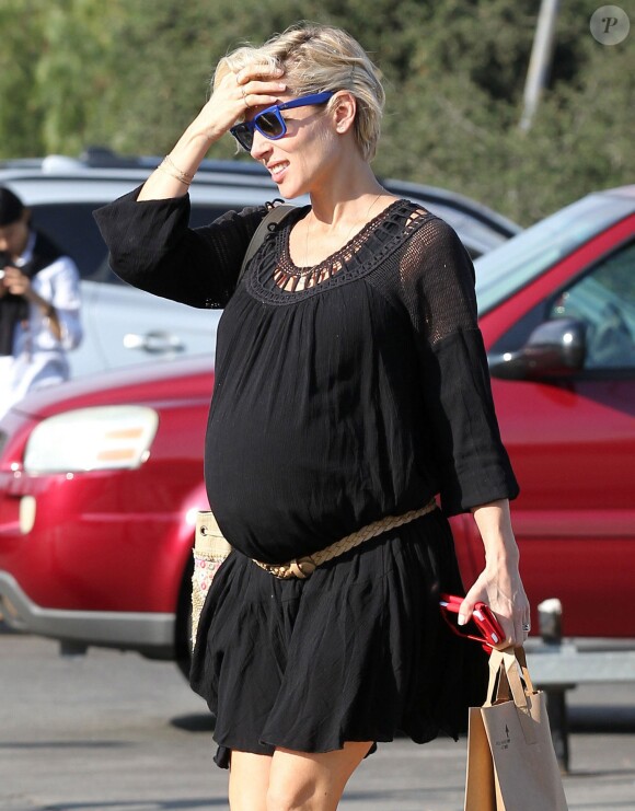 Exclusif - Elsa Pataky (enceinte) se balade dans les rues de Pasadena, le 9 février 2014.