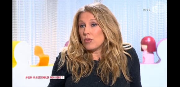 La belle Agathe Lecaron, enceinte de sept mois sur le plateau des "Maternelles", sur France 5. Mercredi 12 février 2014.