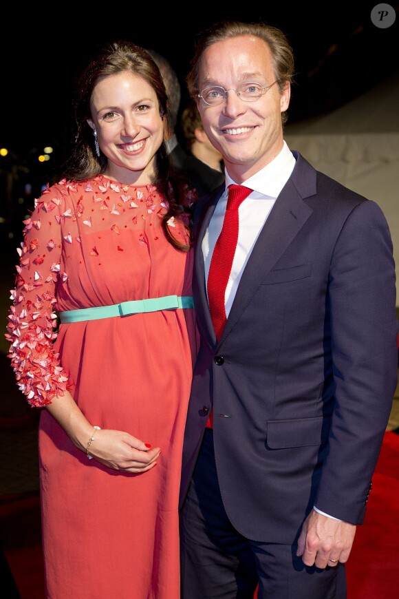Le prince Jaime de Bourbon-Parme et la princesse Viktoria, enceinte de leur premier enfant, à La Haye le 30 novembre 2013 lors d'une soirée célébrant le bicentenaire du royaume des Pays-Bas.