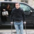 Renaud Lavillenie quitte son hôtel parisien avec sa compagne Anaïs Poumarat pour se rendre au siège de L'Equipe le 17 février 2014