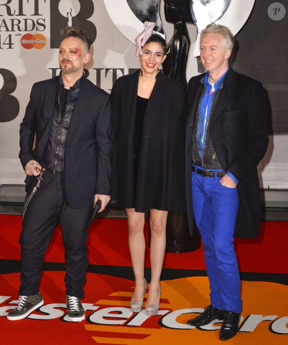 Boy George et le créateur d'accessoires Phillip Tracy (à droite) assistent aux Brit Awards 2014 à l'O2 Arena. Londres, le 19 février 2014.