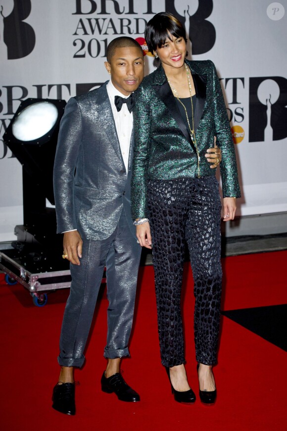 Pharrell Williams et Helen Lasichanh assistent aux Brit Awards 2014 à l'O2 Arena. Londres, le 19 février 2014.