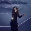 Lorde interprète son tube Royals, accompagnée de Disclosure et AlunaGeorge, lors des Brit Awards 2014. Londres, le 19 février 2014.
