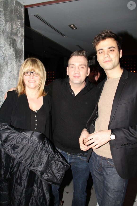 Exclusif - Caroline Diament, Cédric Andrée (agent de Steevy Boulay) et un ami durant le 34e anniversaire de Steevy Boulay dans le bar restaurant le "Who's" dans le Marais à Paris, le 19 février 2014