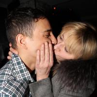 Steevy Boulay : un baiser de Christine Bravo et les Bogdanov pour ses 34 ans